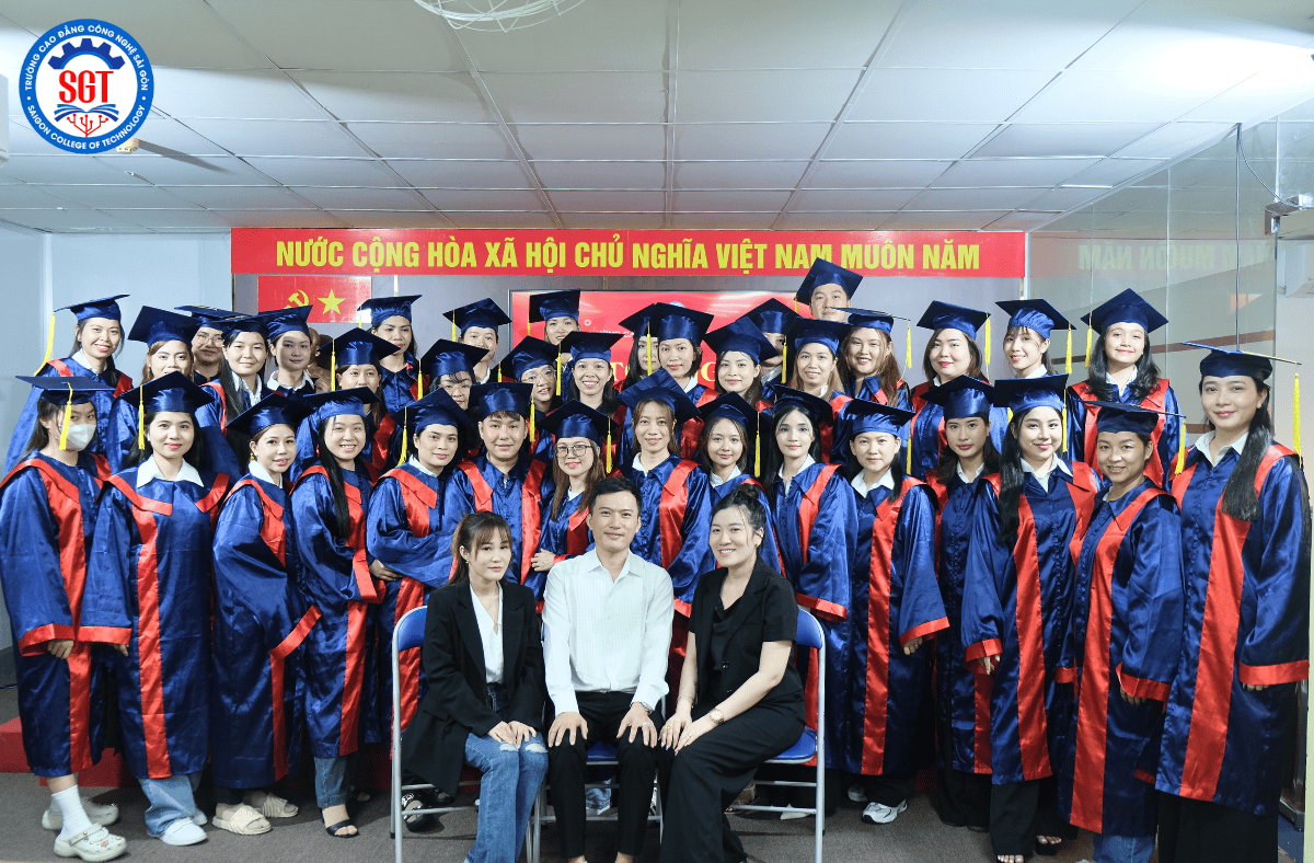 Thi Tốt Nghiệp Khóa Đào Tạo Ngắn Hạn Ngành Chăm Sóc Móng – Cột Mốc Đánh Dấu Sự Sẵn Sàng Nghề Nghiệp