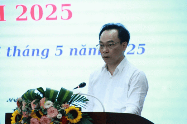 Thứ trưởng Bộ GD&ĐT Hoàng Minh Sơn. Nguồn ảnh & nội dung Báo Giáo dục & Thời đại
