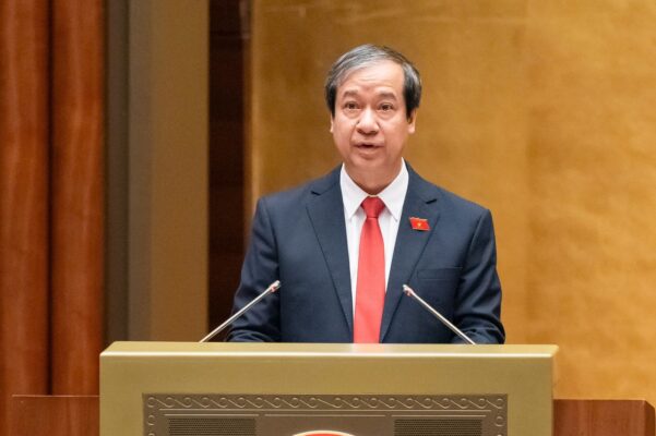 Bộ trưởng Bộ giáo dục và Đào tạo Nguyễn Kim Sơn trình báo cáo tiếp thu, giải trình, chỉnh lí dự thảo luật