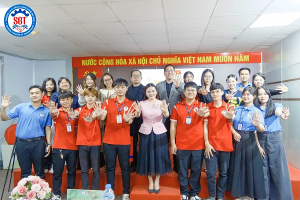 Hình ảnh checkin tại chung kết cuộc thi "Book review - Mở sách, chạm tâm hồn" tại SGT CS2