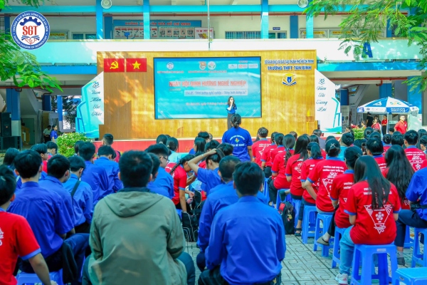 Ngày hội định hướng nghề nghiệp 2026 " Định hướng nghề nghiệp - Vững bước tương lai"