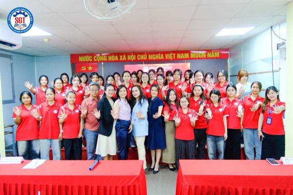 Hình ảnh check-in tại buổi "Định hướng ngành nghề cho sinh viên ngành Chăm sóc sắc đẹp khóa K26"